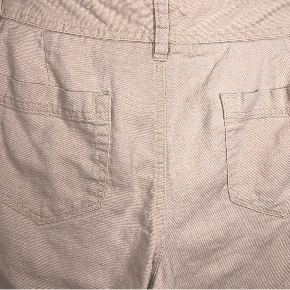 Size 10 Daisy Fuentes Beige Khaki Linen Blend Shorts Cuffed Lightweight Neutral - Picture 4 of 12